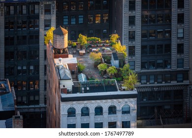 New York City, NY, USA - Aout 29, 2015: Aerial View Of A Rooftop Garden With Water Tower In Chelsea At Sunset. Manhattan, New York City