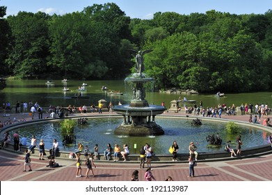 New York City, NY, USA - July 14 2009: Angels Of The Water Fountain At Bethesda Terrace In Central Park, Manhattan