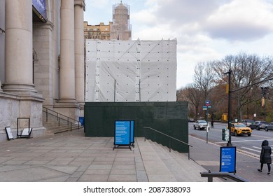 New York City, NY USA December 7, 2021 The statue of Theodore Roosevelt is covered up and will be removed from the American Museum of Natural History and send to North Dakota. 