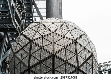 New York City, NY USA December 27, 2021. The Installation Of 192 Waterford Crystal Triangles On The Times Square New Years Ball On The Roof Of One Times Square Building. 