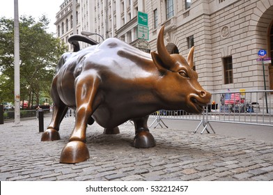 NEW YORK CITY - OCT 2, 2011: Wall Street Bull in Wall Street in Lower Manhattan, New York City, USA.