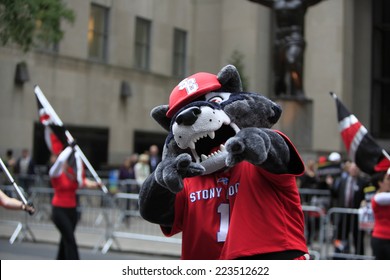 NEW YORK CITY - OCTOBER 13 2014: The 70th Annual Columbus Day Parade Filled Fifth Avenue With Thousands Of Marchers Celebrating The Pride Of Italian Heritage. High School Mascot