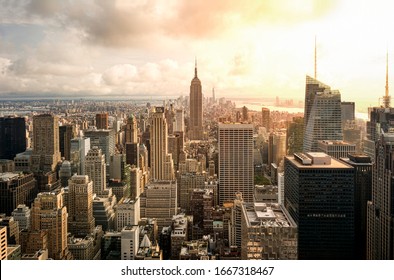 New York city skyline at sunset with the Empire State building at the centre