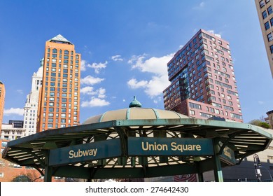 NEW YORK CITY - Subway entrance in Union Square Park