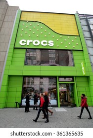 NEW YORK CITY - THURSDAY, DECEMBER 31, 2015: Pedestrians Walk Past The Flagship Retail Store For Shoe Manufacturer Crocs, Inc.