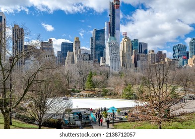 New York City, New York, United States 23 Mar 2013: Wollman Rink With No People On The Ice, Skyline Of Manhattan, New York City