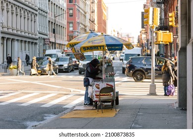 New York City, New York, USA - 12.22.2021. Hot Dog Cart On Broadway In SoHo.