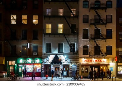 New York City, USA 2021 - Busy Nighttime Street Scene With Crowds Of People Gathering At The Restaurants And Bars On 9th Avenue In The Chelsea Neighborhood Of Manhattan