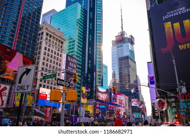 New York City, USA - 31th December 2017: A Lot Of People Came To Times Square To Wait For Ball Drop Or New Year Celebration. The Street Was Crowded With People And Car On Winter