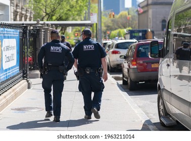 New York City New York USA April 26, 2021 NYPD Bomb Squad Investigates A Suspicious Package Outside The Metropolitan Museum Of Art. 