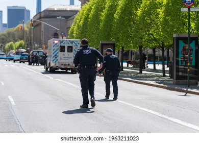 New York City New York USA April 26, 2021 NYPD Bomb Squad Investigates A Suspicious Package Outside The Metropolitan Museum Of Art. 