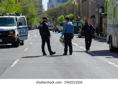 New York City New York USA April 26, 2021 NYPD Bomb Squad Investigates A Suspicious Package Outside The Metropolitan Museum Of Art. 