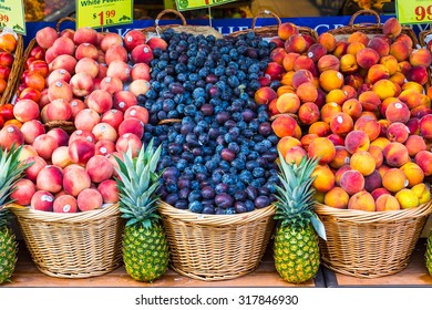 NEW YORK CITY, USA - AUGUST 31, 2015: A Fruit Stand In New York City With Plums, Peaches And Pineapples.