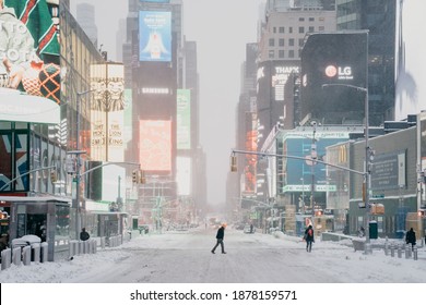 New York City, New York USA - December 18 2020: New York Streets. Snowy Streets Of Manhattan. Luxury Apartments. Streets Of NYC. Winter In New York. Snowy Streets. Urban Life And Snowstorm. 