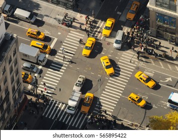 NEW YORK CITY, USA - NOV 08, 2016: Yellow Taxi Cabs In New York City. Looking Down On Skyscrapers And The Busy Streets Of New York City. Top View At Yellow Cabs Go Through The Intersection. 