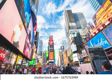 7,053 Times Square New York Billboard Images, Stock Photos & Vectors ...