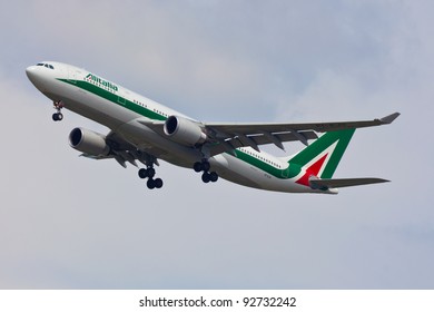 NEW YORK - DECEMBER 20: AlItalia Boeing 767 on final to JFK airport located in New York, USA on DECEMBER 20, 2010 AlItalia is a flag carrier airline of Italy and one of the biggest airlines in Europe