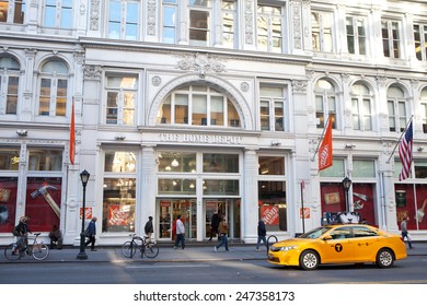 NEW YORK - DECEMBER 27: A Taxi Drives Past Home Depot On West 23rd Street On December 27, 2014 In New York.