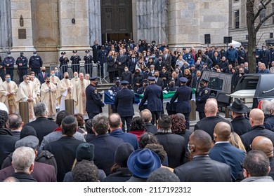 NEW YORK, NEW YORK - FEBRUARY 02, 2022: NYPD Officers Fold The Flag From Fallen Police Officer Wilbert Mora Casket During His Funeral At St. Patrick's Cathedral.