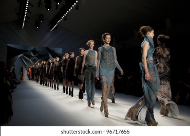 62,058 Black runway models Images, Stock Photos & Vectors | Shutterstock