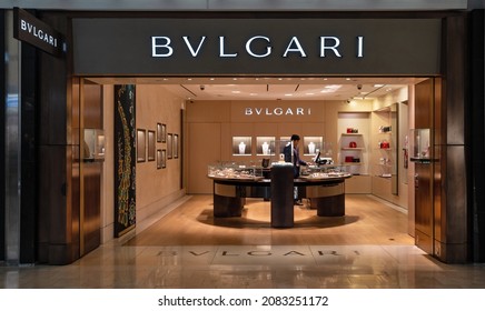 NEW YORK - FEBRUARY, 2020: Bulgari Store Windows. Bulgari Is An Italian Jewelry And Luxury Goods Brand.