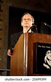 NEW YORK - FEBRUARY 26: Law professor Lawrence Lessig discusses copyright problems at "Remix: Making Art and Commerce Thrive in the Hybrid Economy" on February 26, 2009 at the New York Public Library.