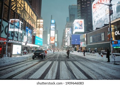 6,296 Times Square Snow Images, Stock Photos & Vectors 