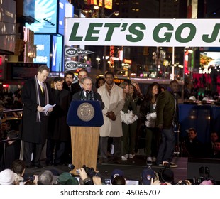 NEW YORK - JANUARY 21: (L-R) Michael Kay Mike, Tannenbaum, Leon Washington, And Curtis Martin At The New York Jets AFC Championship Game Pep Rally In Times Square On January 21, 2010 In New York City.