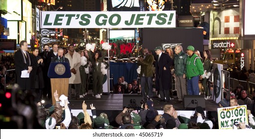 NEW YORK - JANUARY 21: Mayor Bloomberg, Governor Paterson, Curtis Martin Leon, Washington At The New York Jets AFC Championship Game Pep Rally In Times Square On January 21, 2010 In New York City.