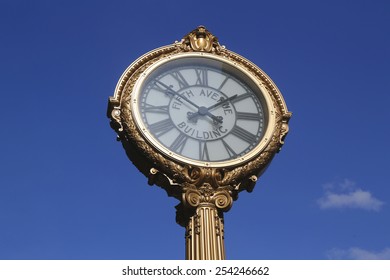 621 Fifth Avenue Building Clock Images, Stock Photos & Vectors ...