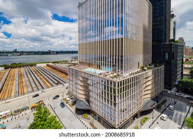 New York, JUL 4, 2021 - Sunny View Of The Equinox Hotel New York With Swimming Pool