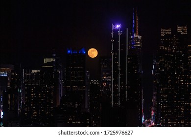 NEW YORK, NEW YORK - MAY 07: The May Supermoon (Flower Moon) Rises Over New York City On May 7, 2020.