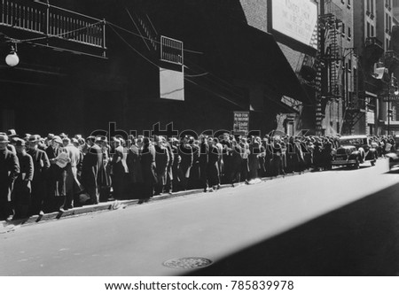 Reading Between Lines In New Yorkers >> New York Men Bread Line During Stok Fotograf Simdi Duzenle Reading Between Lines In New Yorkers >> New York Men Bread Line During Stok Fotograf Simdi Duzenle