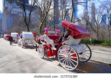 NEW YORK, NY -22 MAR 2022- View Of A Horse Drawn Carriage, A Popular Tourist Attraction Around Central Park In Manhattan, New York.