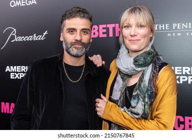New York, NY - April 28, 2022: Oscar Isaac And Elvira Lind Attend The 