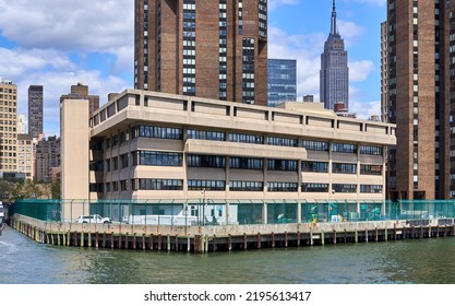 New York, NY - August 13, 2022: The United Nations International School (UNIS) Campus (1973) On The East River At 25th St Is Private International School Associated With The United Nations.