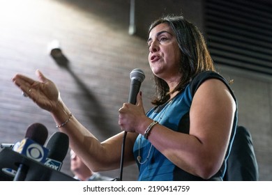 New York, NY - August 15, 2022: U. S. Representatives Lee Zeldin And Nicole Malliotakis Hold Press Conference At Port Authority Bus Terminal