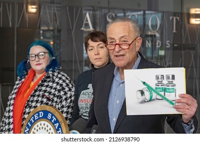 NEW YORK, NY – FEBRUARY 20, 2022: U.S. Senator Chuck Schumer Together With Advocates Announces A Demand For Vote In The Senate On Insulin Cost Cap.