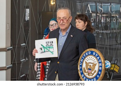 NEW YORK, NY – FEBRUARY 20, 2022: U.S. Senator Chuck Schumer Together With Advocates Announces A Demand For Vote In The Senate On Insulin Cost Cap.