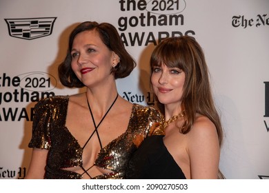 NEW YORK, NY - NOVEMBER 29: Maggie Gyllenhaal and Dakota Johnson attend the 2021 Gotham Awards at Cipriani Wall Street on November 29, 2021 in New York City.
