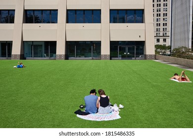 NEW YORK, NY - SEPTEMBER 7 2020: A Couple Enjoying The Summer Sunshine At The Elevated Acre At 55 Water Street, In Lower Manhattan, NYC. The Elevated Acre Is A Public Plaza Above The City Streets.