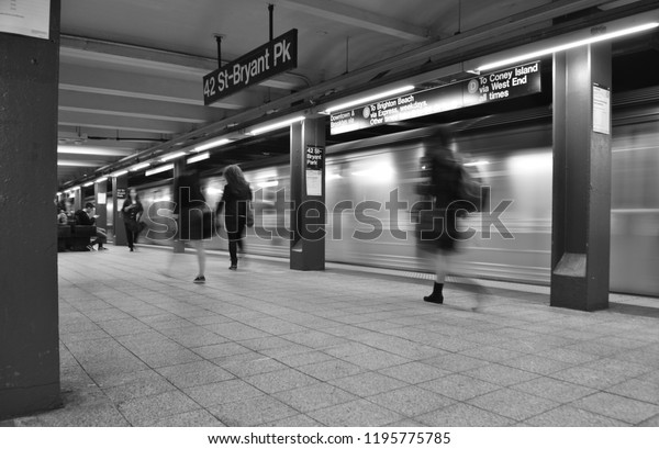 New York, NY/ USA: 09-28-18- New York Subway
Platform Bryant Park 42nd Street Commuter People Rush Hour MTA
Train Black and White Image