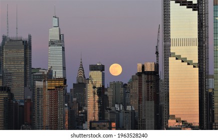 New York, NY, USA - April 26 2021: Pink Supermoon Rises Over NYC