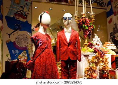 New York, NY USA - December 17, 2021: The World Famous Fashion Boutiques And Designer Shops On Madison Avenue Decorate Their Storefront Windows With Colorful Christmas Themed Decorations Each Winter.