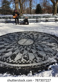 New York, NY, USA January 5, 2018 A Lone Performer At Strawberry Fields In New York