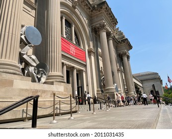 New York, NY  USA - July 16, 2021: New York City, New Yorkers Outside Metropolitan Museum Of Art During Last Weeks Of Covid-19 Pandemic Restrictions