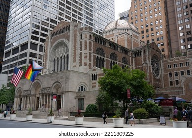 New York, NY, USA - June 9, 2022: St. Bartholomew's Church (St. Bart's) In Midtown Manhattan, With An American Flag And A Pride Flag.