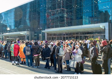 New York, NY, USA - November 19, 2021: Thousands Line Up For Day 1 Of The Three Day Anime NYC Convention At The Javits Center