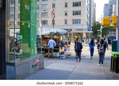 New York, NY, USA - Oct 16, 2021: Fruit Stand At Corner Of 57th St And Third Ave