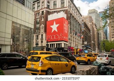 New York NY USA-April 27, 2022 Macys Department Store In Busy Herald Square In New York